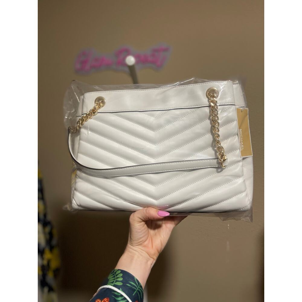 Michael Kors White Medium Quilted Bag - Picture 2 of 3